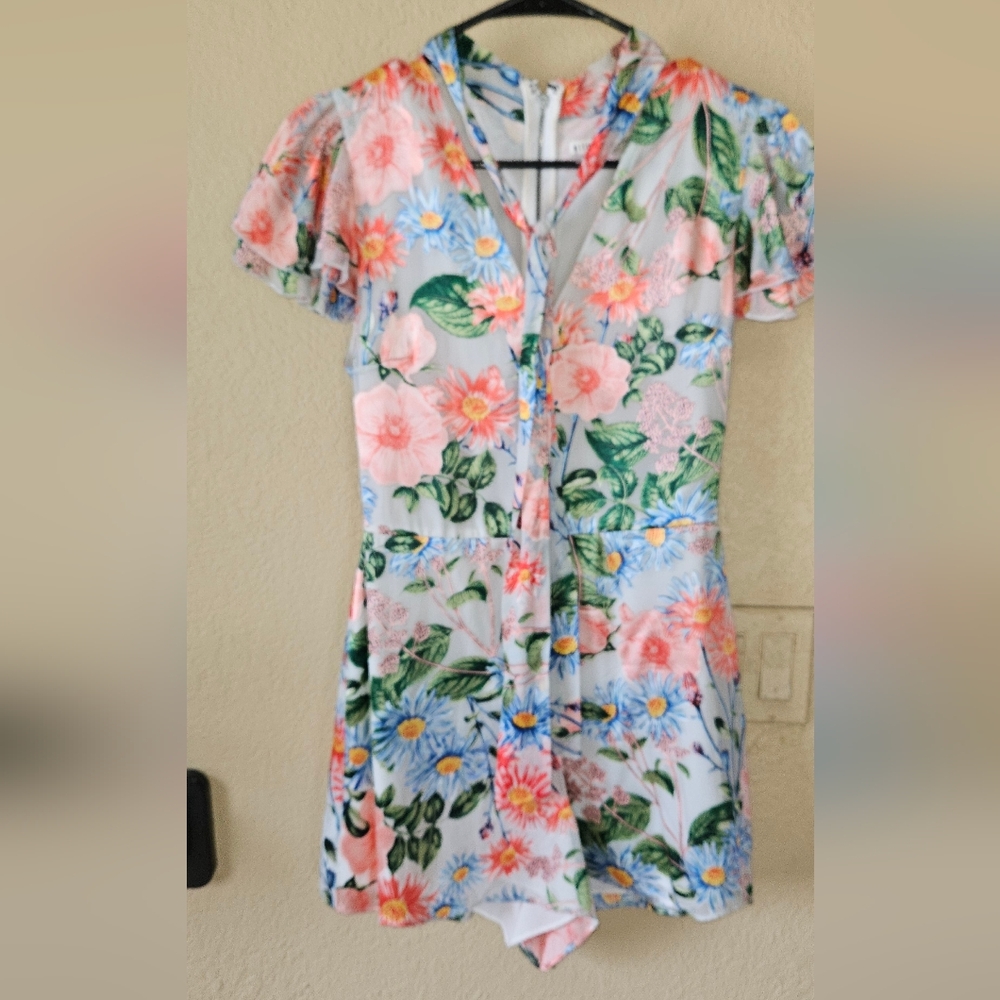 Alice + Olivia Floral Pastel Short Sleeve V-Neck Romper